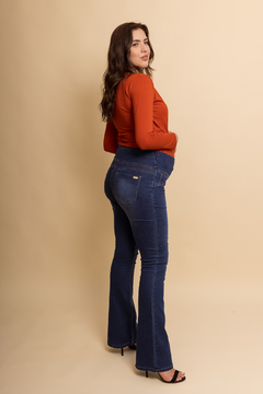 Calça gestante jeans lírio lisa flare escura - loja online