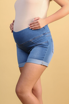 Short jeans gestante barra dobrada jeans claro