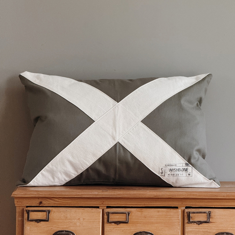 Almohadón Cruz [VERDE & NATURAL] - comprar online