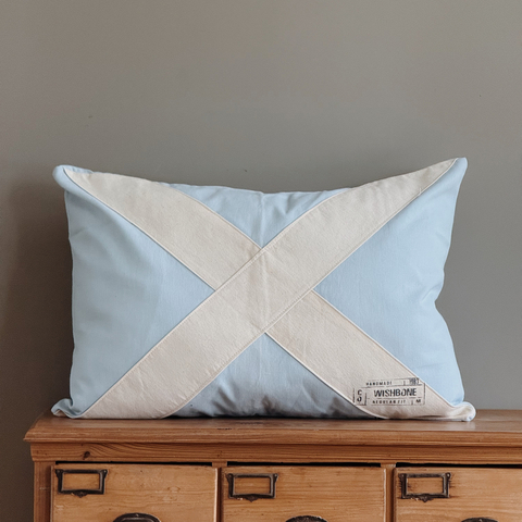 Almohadón Cruz [CELESTE & NATURAL] - comprar online