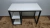 Mesa de escritório com 2 prateleiras - comprar online