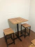 Mesa Bistrô medindo 0,60x0,60m com 1m de altura