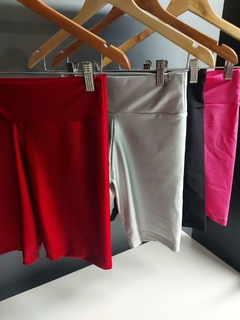 BIKER CINTURA ANCHA GRIS BRILLOSA - comprar online