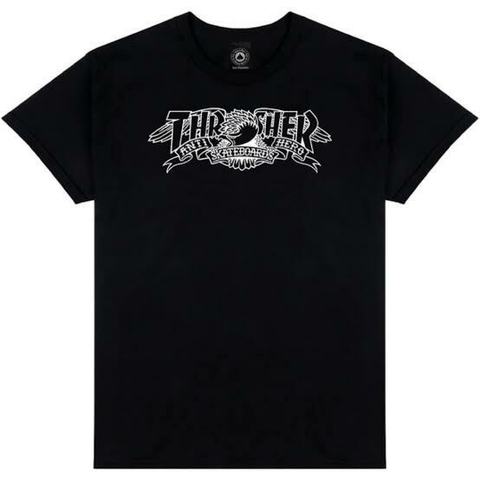 CAMISETA THRASHER X ANTI HERO MAG BANNER - PRETO - comprar online