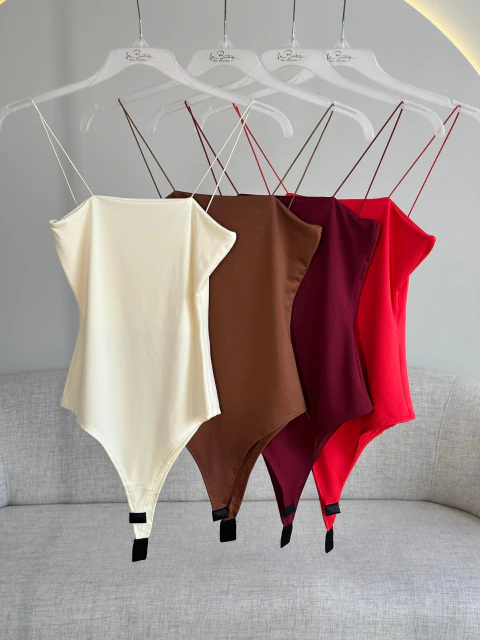 BODY ALÇA FINA EM MALHA - comprar online