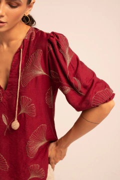 Bata Raquel vinho bordada - comprar online