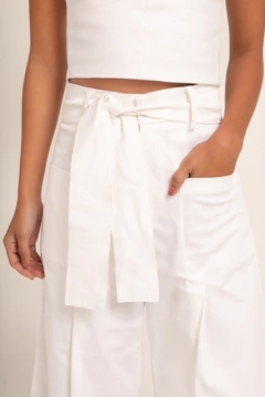 Calça Pantacourt Dani Off White - comprar online
