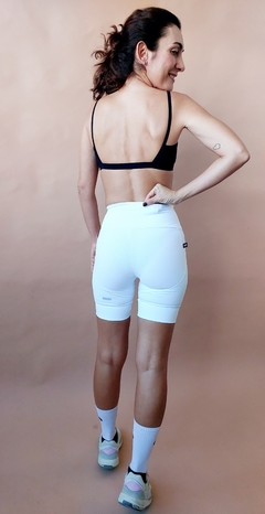 Short esportivo de compressão - comprar online
