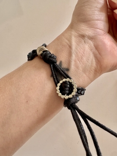 Brazalete Ahotepp cristal (negro con un destello como azulado) en internet