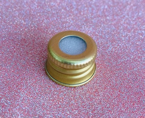 Tampa Alumínio R.18 c/ Furo Dourada