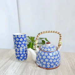 Tetera 600 cc + 2 cuencos margaritas fondo azul - comprar online