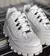 ZAPATILLA ERIS OFF WHITE. URBAN COW - comprar online