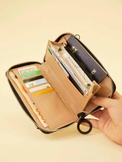 Billetera Lara Beige Con Correa - CHAVELA