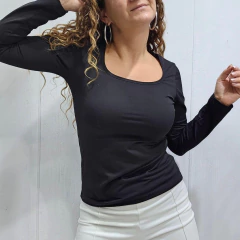 REMERA AL CUERPO - DANY NEGRA - comprar online
