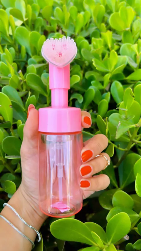 Frasco Pump com escova de silicone higienizadora