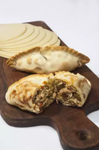 Empanadas de Pollo x 6 - Elaboración Artesanal - Porción congelada 400 gr. - Crudas y congeladas -