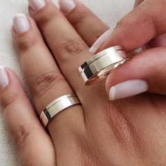 Alianças de prata reta com friso 6mm │ Anel incluso - comprar online