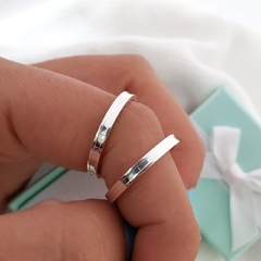 Alianças de prata com friso 2mm