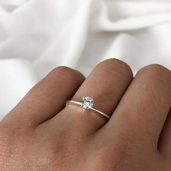 Anel solitário de prata pedra baixa - comprar online