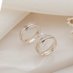 Alianças de prata com pedras e filetes dourado 6mm - comprar online