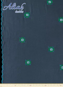 Tecido Denim Jeans Bordado. Tecido leve e confortável com ótima versatilidade. Composição: 60% Algodão 40% Poliéster Largura: 1,35 m