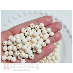 BOLA PLASTICA LEITOSA PASSANTE 08MM COM 500GR