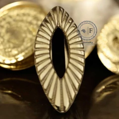 Fivela Metal Modelo Chuca Rajada 5,5cm x 2,5cm Cor Dourado 6pçs