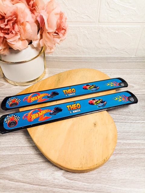 Pulseira bate e enrola Hotwheels