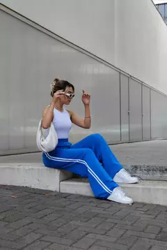 CALÇA ESPORTIVA AZUL na internet