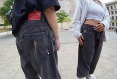 Imagem do COLLAB - POSSO X PAMELA ROSA X MYCROCOSMOS PANTS