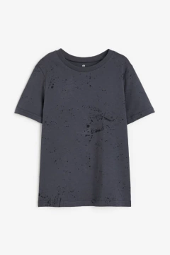 Remera H&M - Gris oscuro con pintitas negras