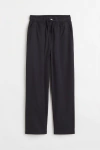 Pantalón "H&M" - De gabarina liviana, negro, corte recto, cintura elastizada