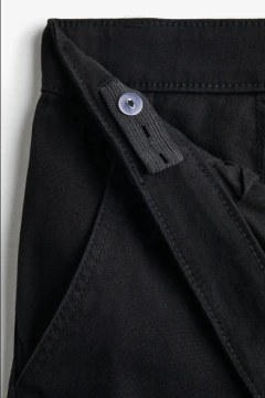 Pantalón "H&M" - Clásico, de gabardina negra, con sistema de ajuste de cintura en internet