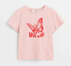 Remera "H&M" - Rosa con mariposa "Love wins"