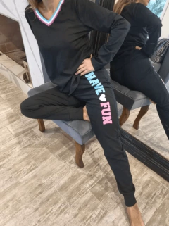 Pijama "Lencatex" - Talle adulto - Ideal adolescentes. Negro con detalles blanco, celeste y rosa - Lupeluz