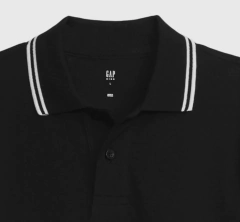 Chomba "Gap" - De piqué negra, manga larga, con detalles blancos en el cuello - comprar online