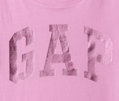 Remera "Gap" - Rosa con logo fucsia brilloso - comprar online