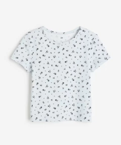 Remera H&M - Celeste con florcitas en azul