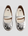 Zapatos "H&M" - Balerinas plateadas con moño y elástico en el empeine (ver medidas en la descripción)