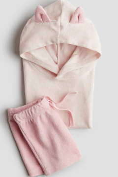Conjunto "H&M" - Baby Girl - 2 piezas de towel rosa, short + remera con capucha - Talle grande - comprar online