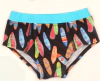 Malla "Licor de Miel" - Little boy - Negra con tablas de surf, cintura celeste