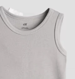 Bodies "H&M" - Little boy - Pack x 5 unid.musculosas gris, blanco y negro en internet