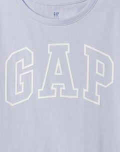 Remera "Gap" - Lila clarito con logo estampado con vivo blanco en internet