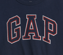 Remera "Gap" - Azul con logo rojo, azul y blanco estampado en internet