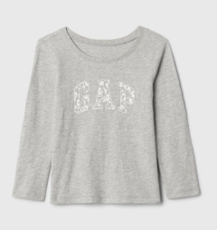 Remera "GAP". Manga larga gris con logo estampado blanco con pintitas - comprar online