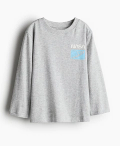 Remera H&M - Gris, manga larga, NASA celeste - comprar online