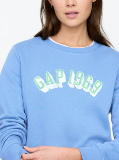 Buzo "Gap". De mujer - Cuello redondo celeste con logo estampado en verde y blanco en internet