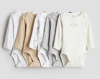 Bodies "H&M" - Little - Pack x 5 unid.manga larga beige y blanco con animalitos - UNISEX - comprar online