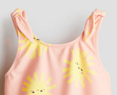 Malla "H&M" - Big Girl - Enteriza rosa con soles en internet