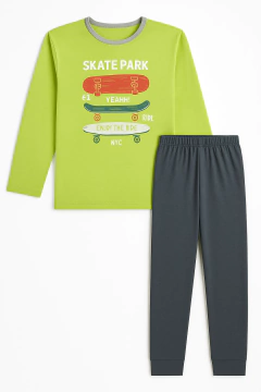 Pijama "Natubel" - ABRIGADO !!! Verde con Skates - comprar online